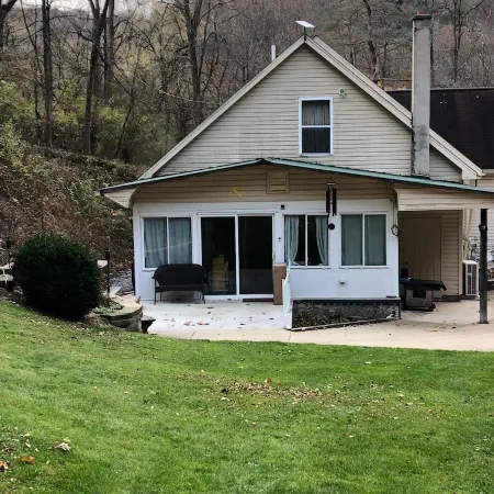 Private and cozy! Bald Eagle St. Park & lake very close , 30 min. to PSU or LHU.