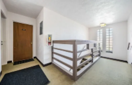 3 min Walk to Beach! Studio Condo, Hidden Jewel! Partial view of the beach!