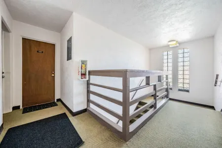 3 min Walk to Beach! Studio Condo, Hidden Jewel! Partial view of the beach! Отели в г. Сейнт Пит Бич