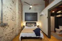 Historic Luxury Condo in downtown Knoxville  -FREE PARKING-