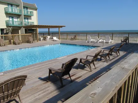 Beachfront Two Bedroom Condo with a Pool/2 nights or 7 nights. Pet friendly!