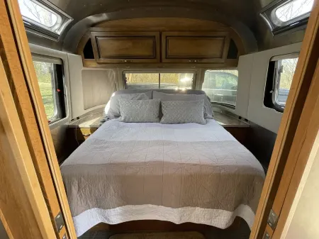 Airstream RV - Close to Nashville, yet tucked away from the bustle Отели в г. Томпсонс Стейшен