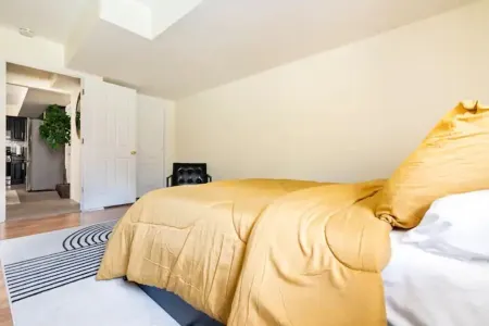 2BR for Crews & Families Near Jersey Gardens Mall