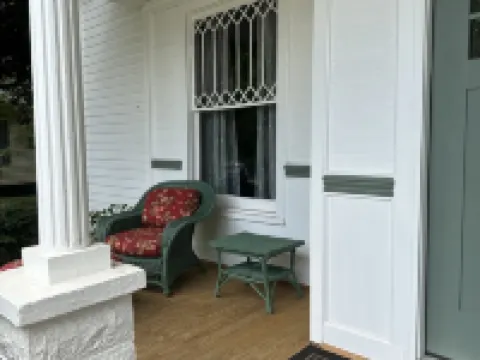 2nd Street Retreat Hotels in Pulaski