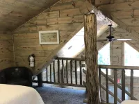 8 miles to Mount Rushmore - Sleeps 2 to 6 Hotels in Mount Rushmore UT