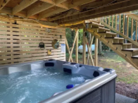 Eagles Nest A-frame: Riverfront Cabin: Add-on Treehouse Bedroom, Pet Friendly!