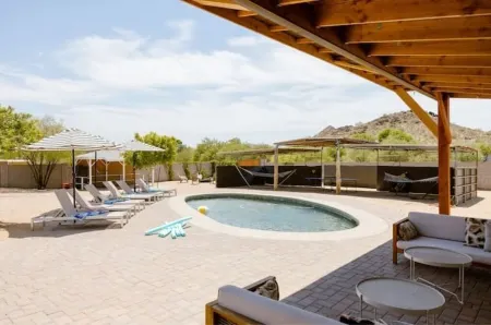Desert Sky Ranch: Heated Pool, Mountain Views, Ping-Pong, Fire Pit