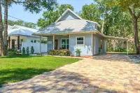 Tranquil beach cottage in historic American Beach! 5 min walk to the beach!