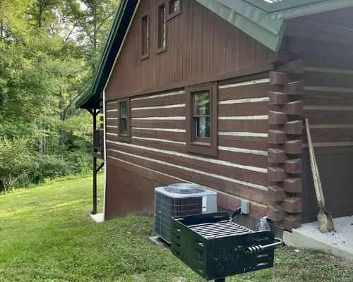 Quiet Cabin Nestled in Red River Gorge. Close to world class hiking and climbing Hotels in Wolfe County