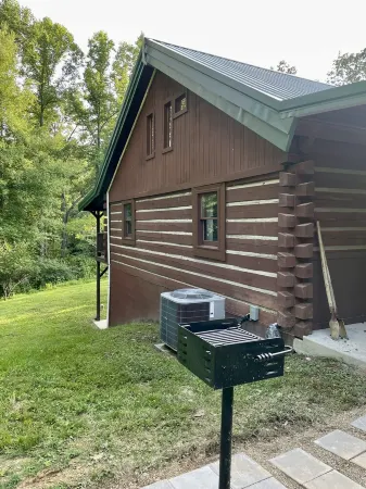 Quiet Cabin Nestled in Red River Gorge. Close to world class hiking and climbing