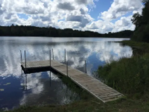 Private Lake House on 16 +/-  wooded acres, 80 + acre lake, 55 foot deep!! 艾昂縣住宿飯店