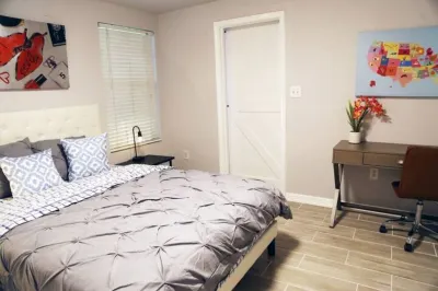 Sweet Little House B near IAH airport Hotels near ShowBiz Cinemas - Fall Creek