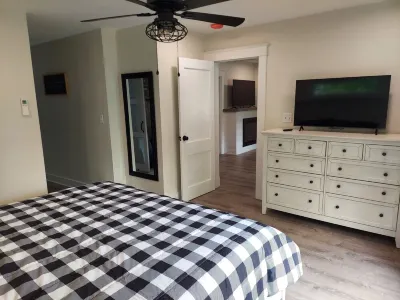 Bullseye modern farm house 15 minutes to Ogunquit.