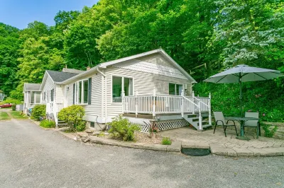 Waterfront Hot Tub On The Bay Hotels near Jack Rabbit