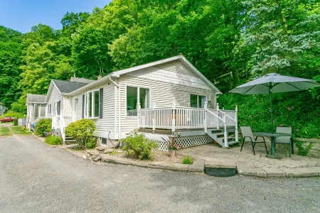 Waterfront Hot Tub On The Bay