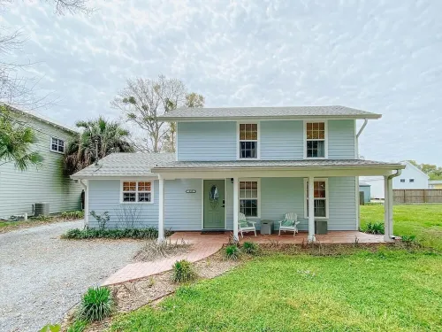 "Camp Russell"  Old Town Bay St. Louis, Steps from shopping and Entertainment!!!