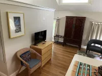 Sunny Coach House in Historic Oak Park Hotels in Oak Park