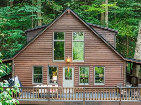 Minutes to Nada Tunnel + Natural Bridge SP / Views - Hot Tub - Firepit Отели рядом с достопримечательностью «Daniel Boone Campground in Red River Gorge»