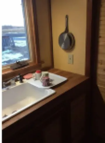Bunkhouse on Working Ranch/Bird Sanctuary.  Cozy, cabin w. bathroom and kitchen