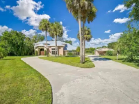 River Bank Hideaway, "Go With The Flow" RIVERFRONT 3 Acres- "Heated Pool/Spa" Hotels in Hendry County