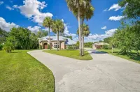 River Bank Hideaway, "Go With The Flow" RIVERFRONT 3 Acres- "Heated Pool/Spa"