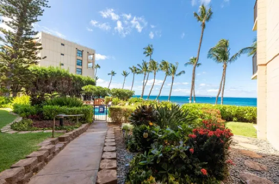 Beautiful Oceanfront Maui Condo Right on Sugar Beach