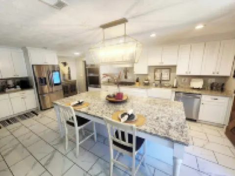 Luxury home, minutes from MSU campus