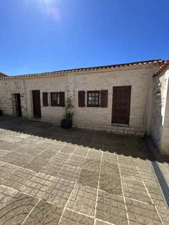 Gîte aux Portes D'angoulême Отели в г. Шаранта