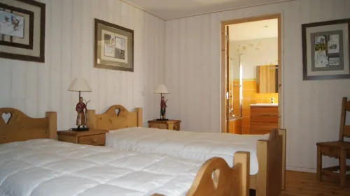 Luxurious log chalet in the city centre, south-facing, panoramic view