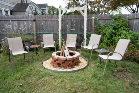 Walkable to all in Downtown Seaford! Clean 1 bed basement unit