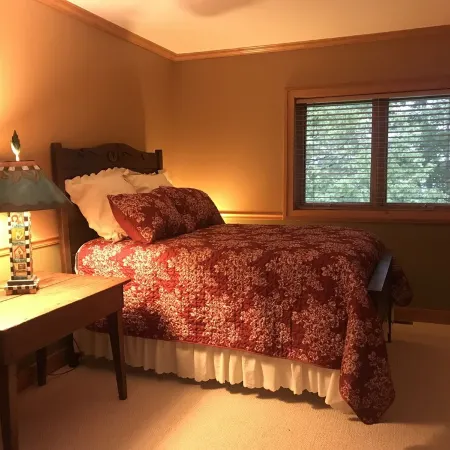 Lakeside Lodge Vacation Rental. See discounts below for less than 12 people.