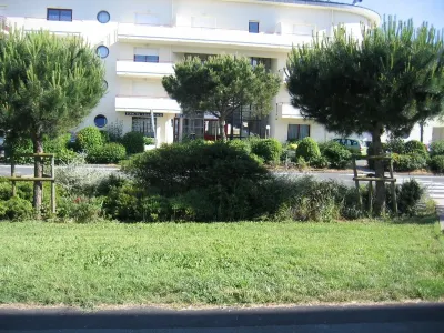 Apartment type studio south terrace pool view La Rochelle Les Minimes