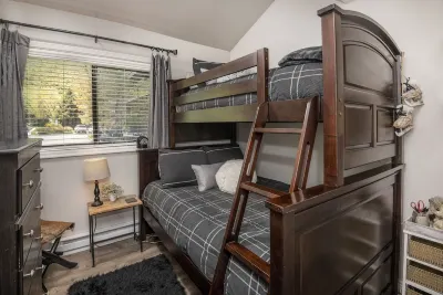 Recently remodeled ski condo--Directly adjacent to the Beaver Creek Shuttle Bus!