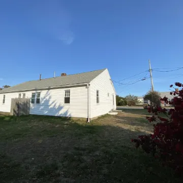 Oceanside Cottage condo next to beach 2bedroom 1bath for 4-6 people