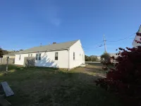 Oceanside Cottage condo next to beach 2bedroom 1bath for 4-6 people