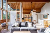 The Lazy Bear Lodge - 3 bedroom cabin w/lake views! - Kings Beach