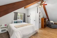 Dog-friendly, rustic chalet w/loft close to Fools Hollow Lake/outdoor adventures