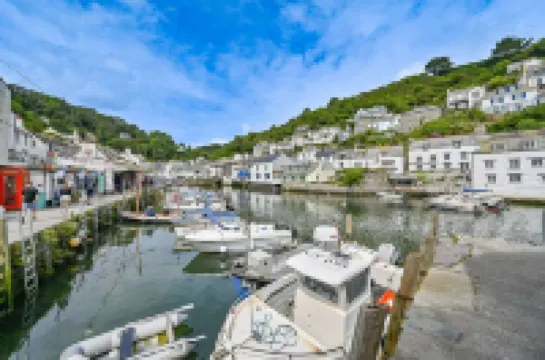 Luxury Couple's Getaway With River Views and Parking in the Heart of Polperro