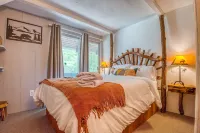Expansive lodge| 9 Br | Indoor Pool | Sauna | Game Room | 3 Bath