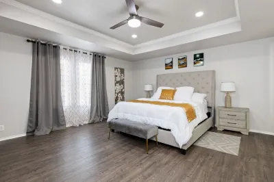 Beautiful and Spacious, Home - Great location!