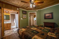 Whispering Pines Cabin with Hot Tub in Ruidoso