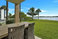 Waterfront condo & boat dock at the Heart of Palm Beach