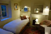 Charming, secluded, characterful cottage in the heart of Lechlade