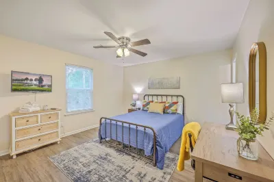 Relax Near Downtown Charleston and Beaches