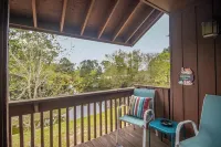 Cozy upstairs Studio Condo at Diamondhead overlooking the Lake & Country Club Hotels in Diamondhead