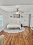 Simply Get-A-Waco - HOT TUB, Sleeps 10+, 5-minute walk to Silos & Downtown Waco!