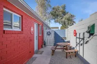 Biltmore Bungalows Triplex 6Br/6BA w/Heated Pool, Carports, 9 Smart TVs, 3 W/Ds - مسبح خاص
