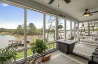 Welcome to our lake house on the beautiful Hiwassee River!