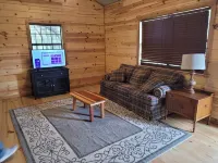 Deer Run Cabin, Utopia TX - 샬레 호텔