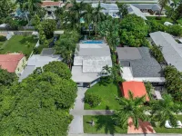 Villa  4/3 + Den for 9 people, heated pool, 5 min to the beach and casino.